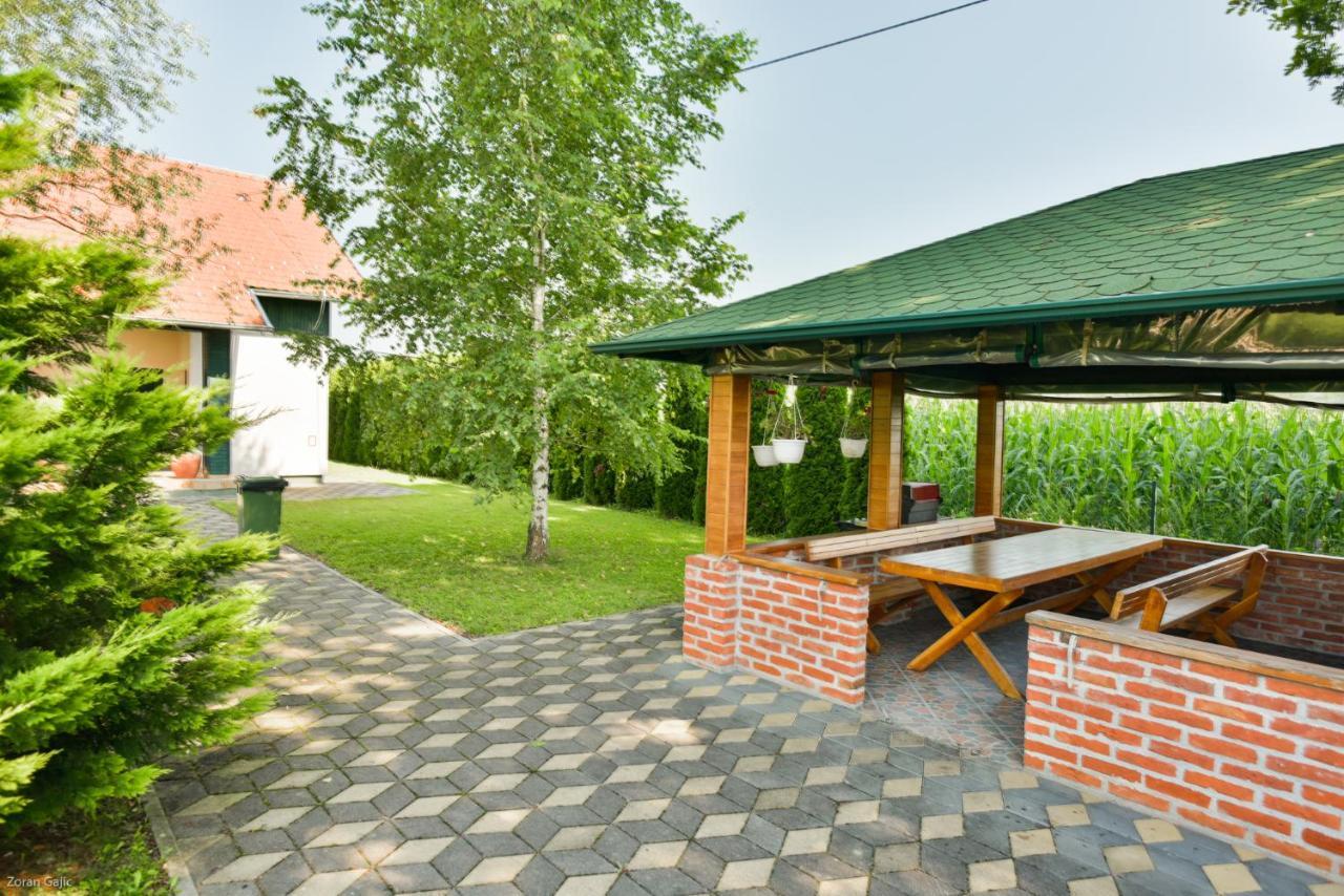 Hotel & Distillery Monogram Gradac  Exterior foto